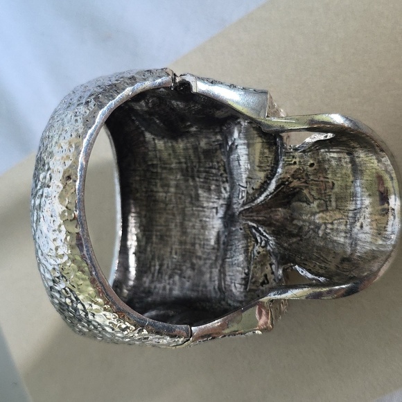 Large Vintage Silver Skull Clamper Hinge Bracelet - Picture 6 of 10